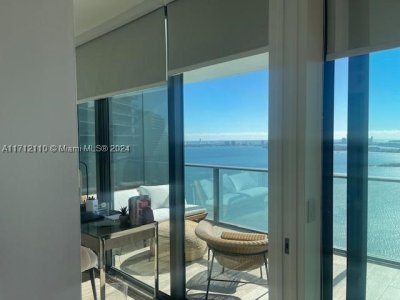 Comprar apartamento no Paraiso Bay Miami 3606