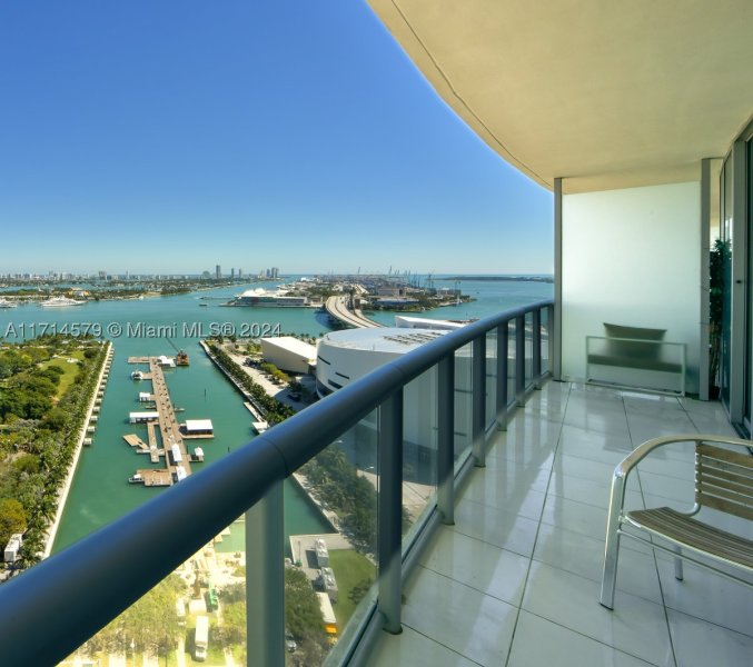 Condo for sale at Marina Blue 2511