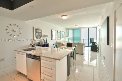 Comprar apartamento no Marina Blue 2511