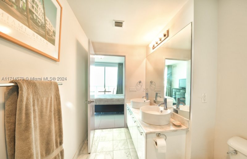 Condo for sale at Marina Blue 2511