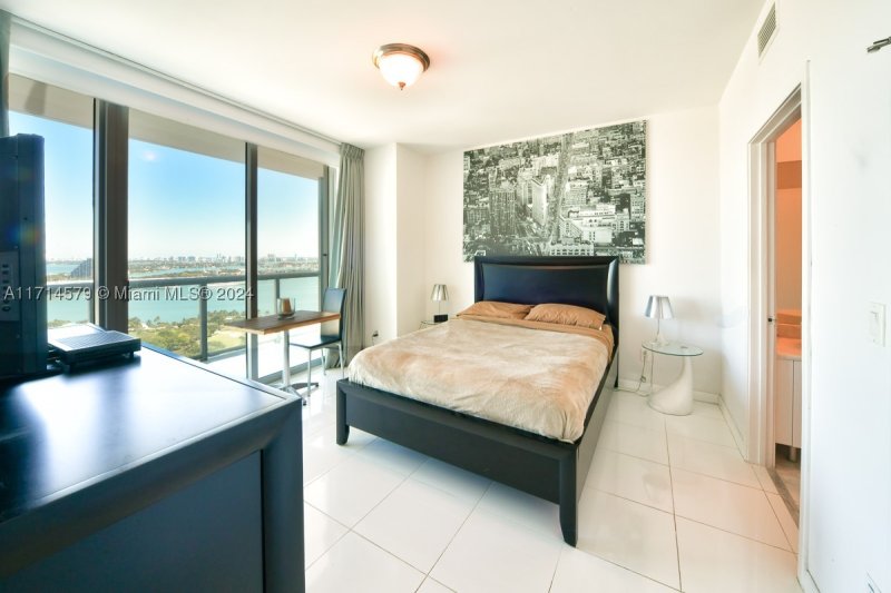 Condo for sale at Marina Blue 2511