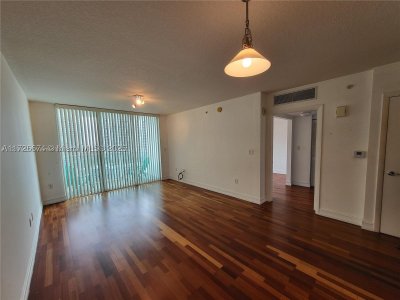 Comprar apartamento no Brickell on the River North 2409