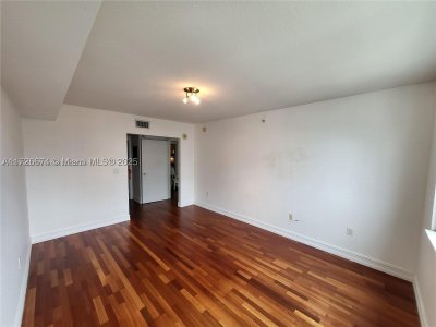 Comprar apartamento no Brickell on the River North 2409