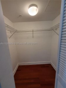 Comprar apartamento no Brickell on the River North 2409