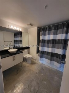 Comprar apartamento no Brickell on the River North 2409