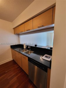 Comprar apartamento no Brickell on the River North 2409
