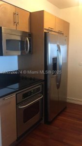 Comprar apartamento no Brickell on the River North 2409