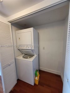 Comprar apartamento no Brickell on the River North 2409