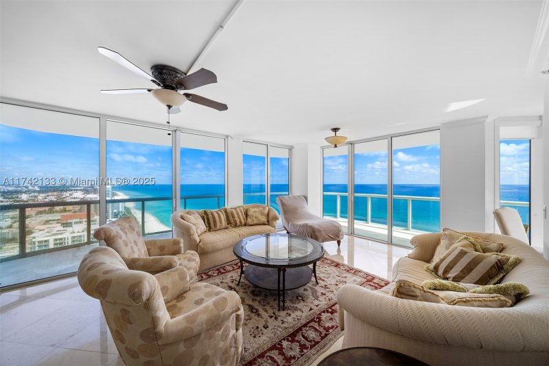 Comprar apartamento en Akoya 3801