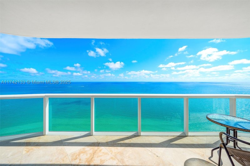 Comprar apartamento en Akoya 3801