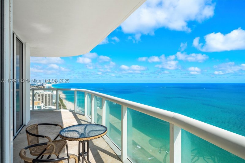Comprar apartamento en Akoya 3801