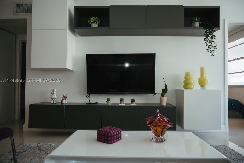 Apartment for rent at Sea Air Towers 1019