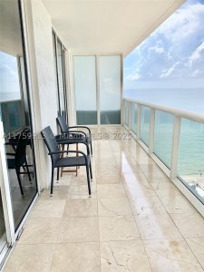 Aluguel de apartamento no Beach Club Two 1503