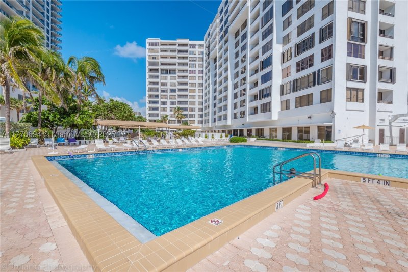 Apartment for rent at Alexander Towers 504