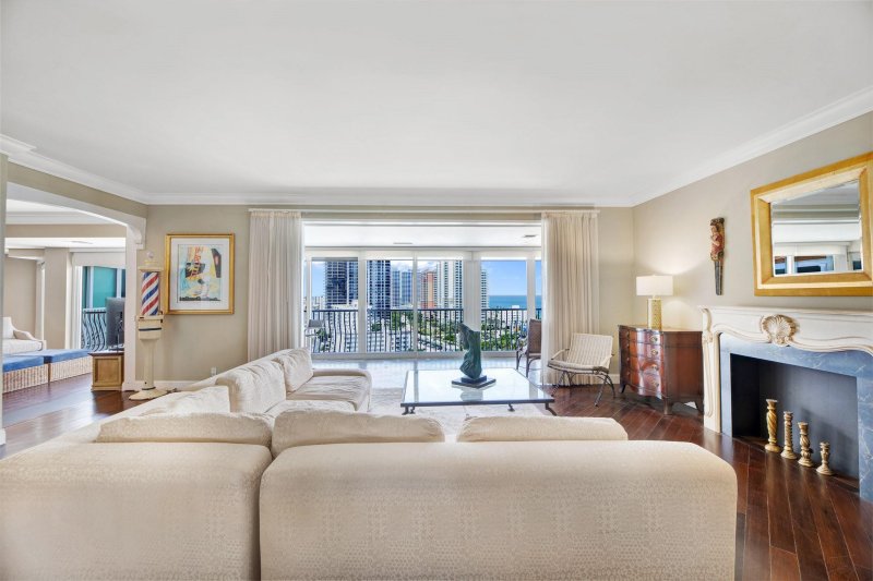 Condo for sale at The Venetian PH3