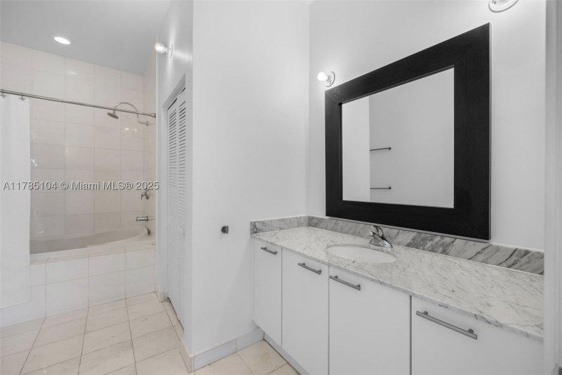 Condo for sale at The Meridian Lofts 412