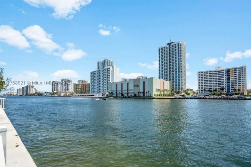 Condo for sale at Towers of Oceanview South 422(+DEN)
