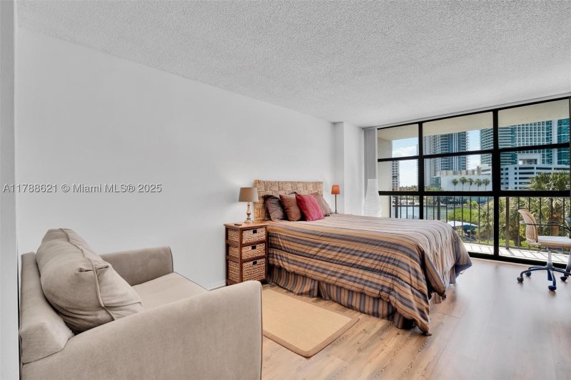 Condo for sale at Towers of Oceanview South 422(+DEN)