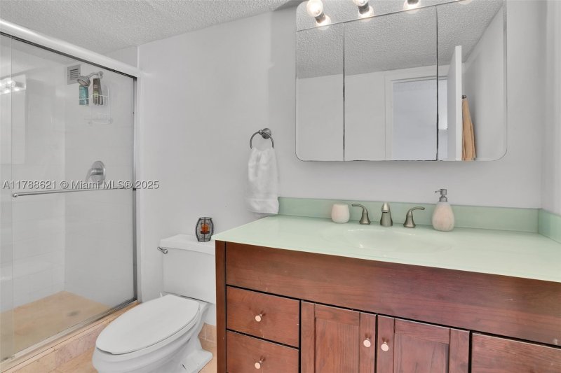 Condo for sale at Towers of Oceanview South 422(+DEN)