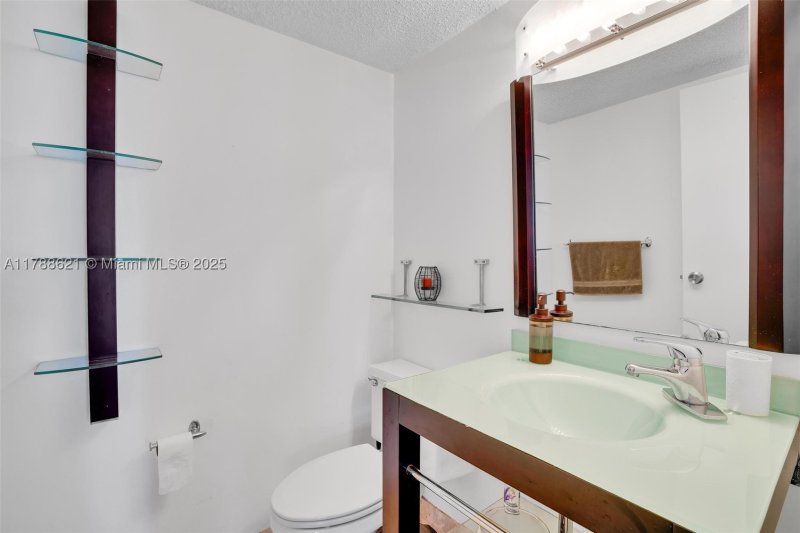 Condo for sale at Towers of Oceanview South 422(+DEN)