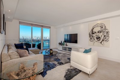 Aluguel de apartamento no Yacht Club at Portofino 2410
