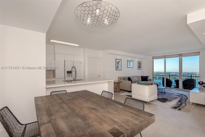 Aluguel de apartamento no Yacht Club at Portofino 2410