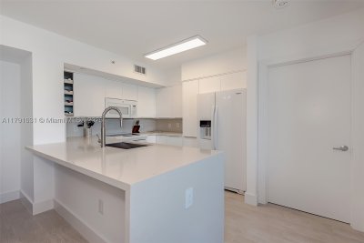 Aluguel de apartamento no Yacht Club at Portofino 2410
