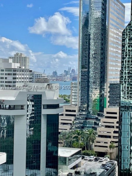 Comprar apartamento en Avenue on Brickell 1050 Tower 1602
