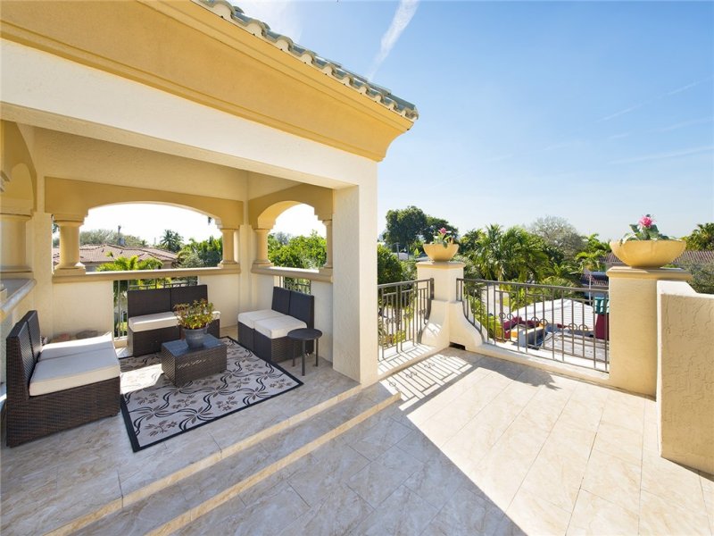 Apartment for rent at Hyde Beach House T4303