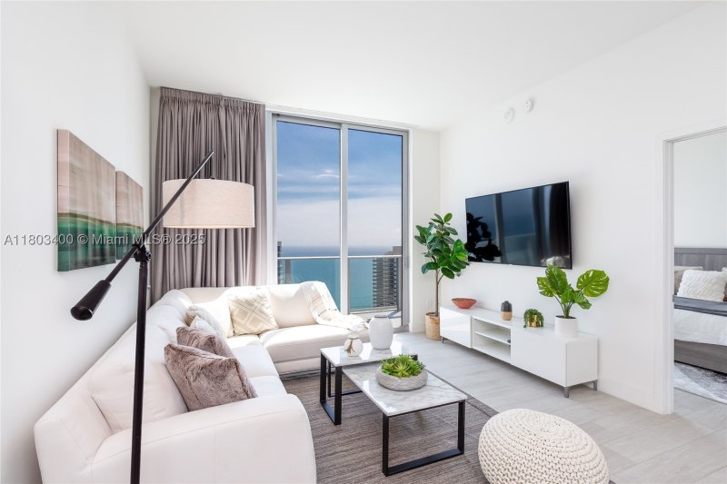 Apartment for rent at Hyde Beach House T4303