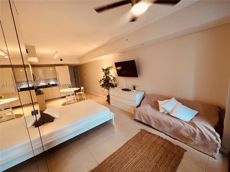 Apartment for rent at 1010 Brickell 2710