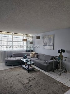 Comprar apartamento en Winston Towers 2111