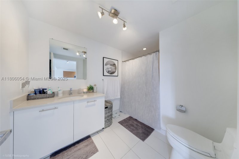 Condo for sale at Midtown Midblock 1007