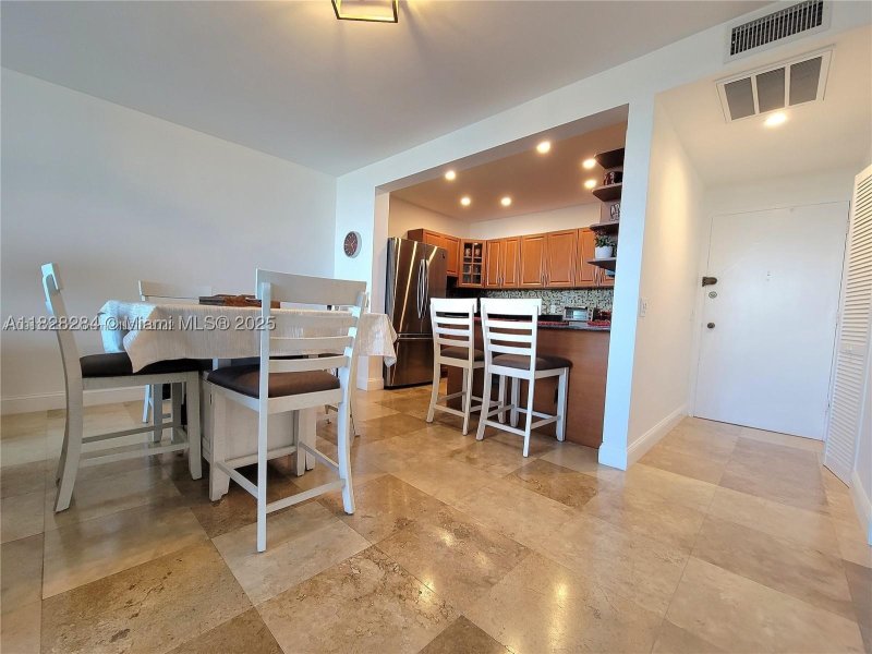 Apartment for rent at Alexander Towers 320