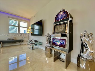 Comprar apartamento no Turnberry Village South 1220