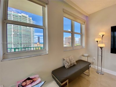 Comprar apartamento no Turnberry Village South 1220