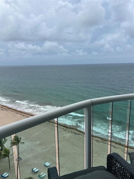 Condo for sale at Southpoint Towers 1101