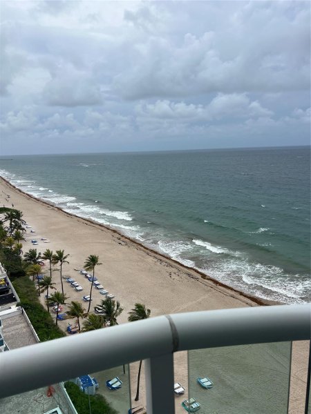 Condo for sale at Southpoint Towers 1101