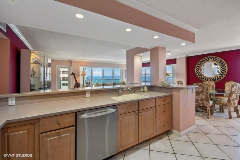 Condo for sale at Southpoint Towers 1101