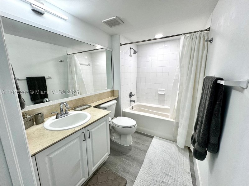 Condo for sale at Mark on Brickell 906