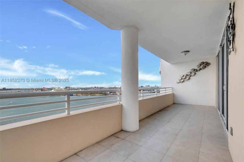 Comprar apartamento en Three Tequesta Point 1906