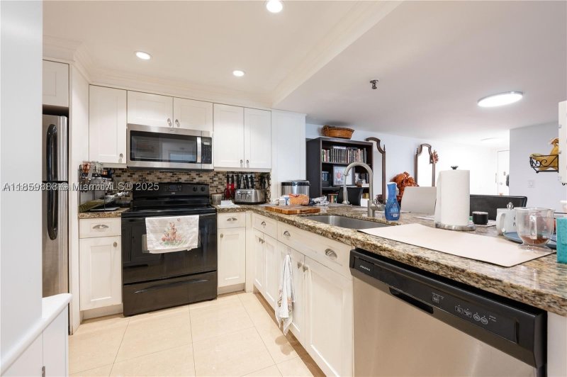 Condo for sale at Georgian 302