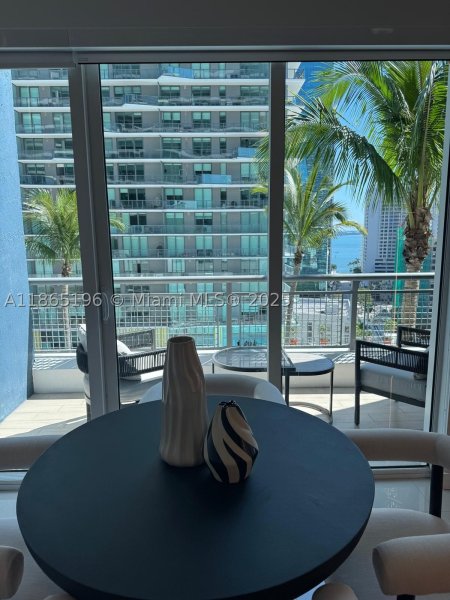 Condo for sale at Infinity on Brickell 1406