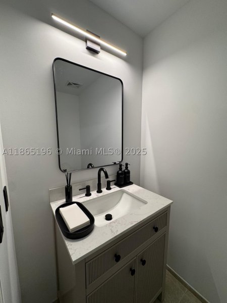 Condo for sale at Infinity on Brickell 1406
