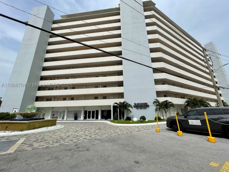 Condo for sale at Bayshore Yacht Tennis Club 215