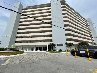 Comprar apartamento en Bayshore Yacht Tennis Club 215