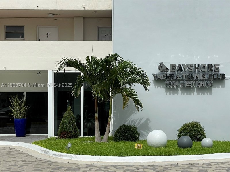Condo for sale at Bayshore Yacht Tennis Club 215