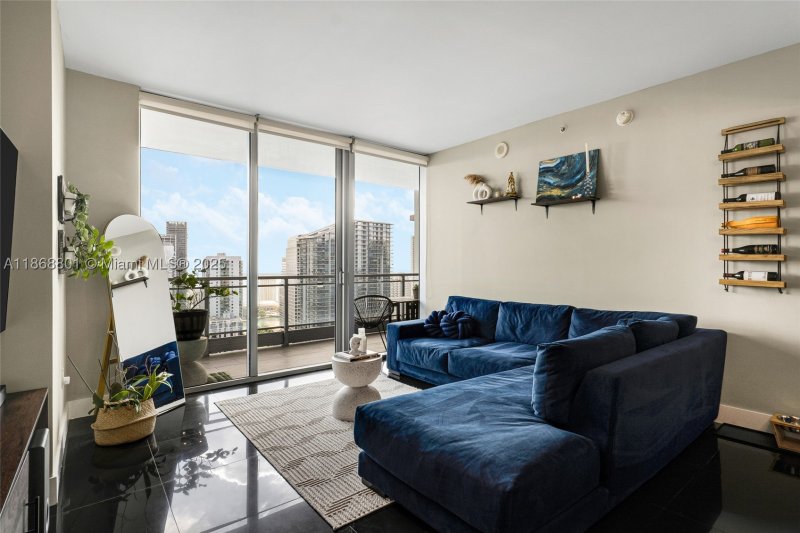 Comprar apartamento en Mint at Riverfront 4312