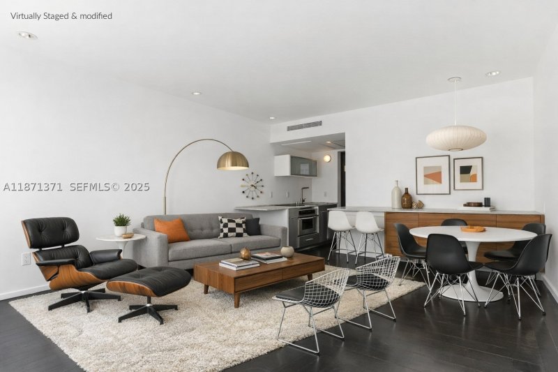 Condo for sale at The Fontana 210