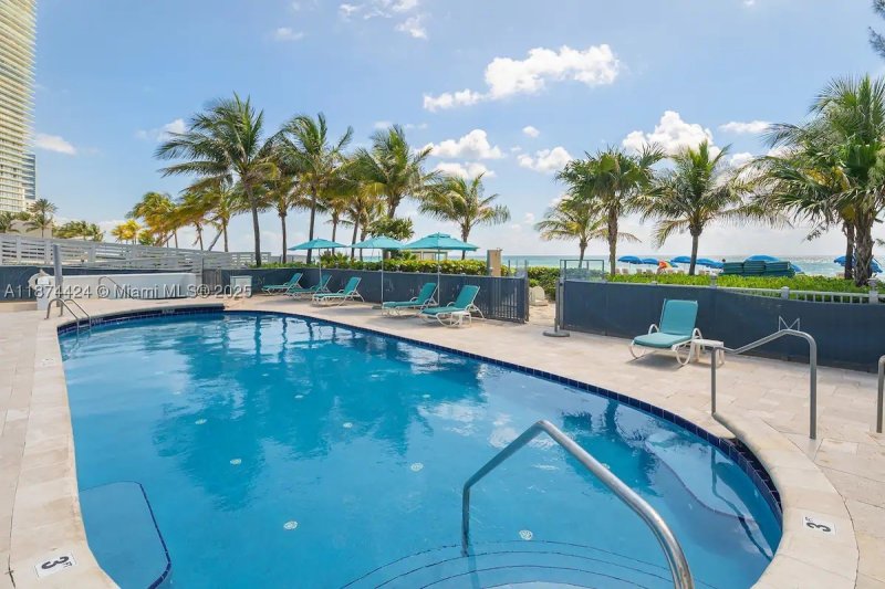 Comprar apartamento en M Resort Residences 1609